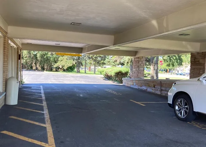 Highland Manor Hotel